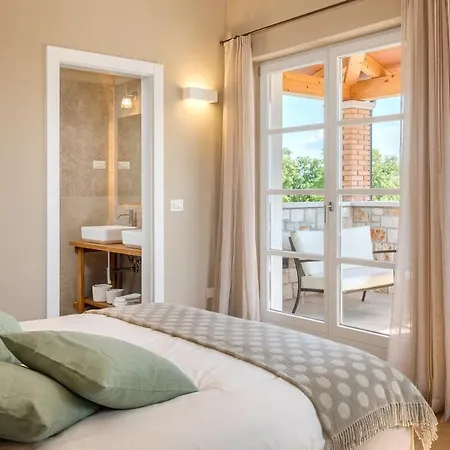 Petra Vabriga * Tar-Vabriga