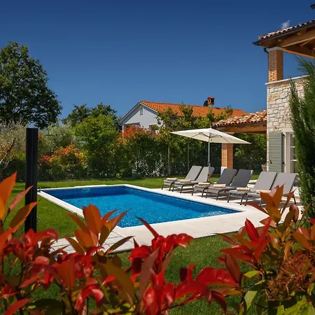 Petra Vabriga * Tar-Vabriga