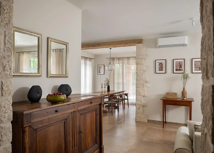 Petra Vabriga 빌라 *